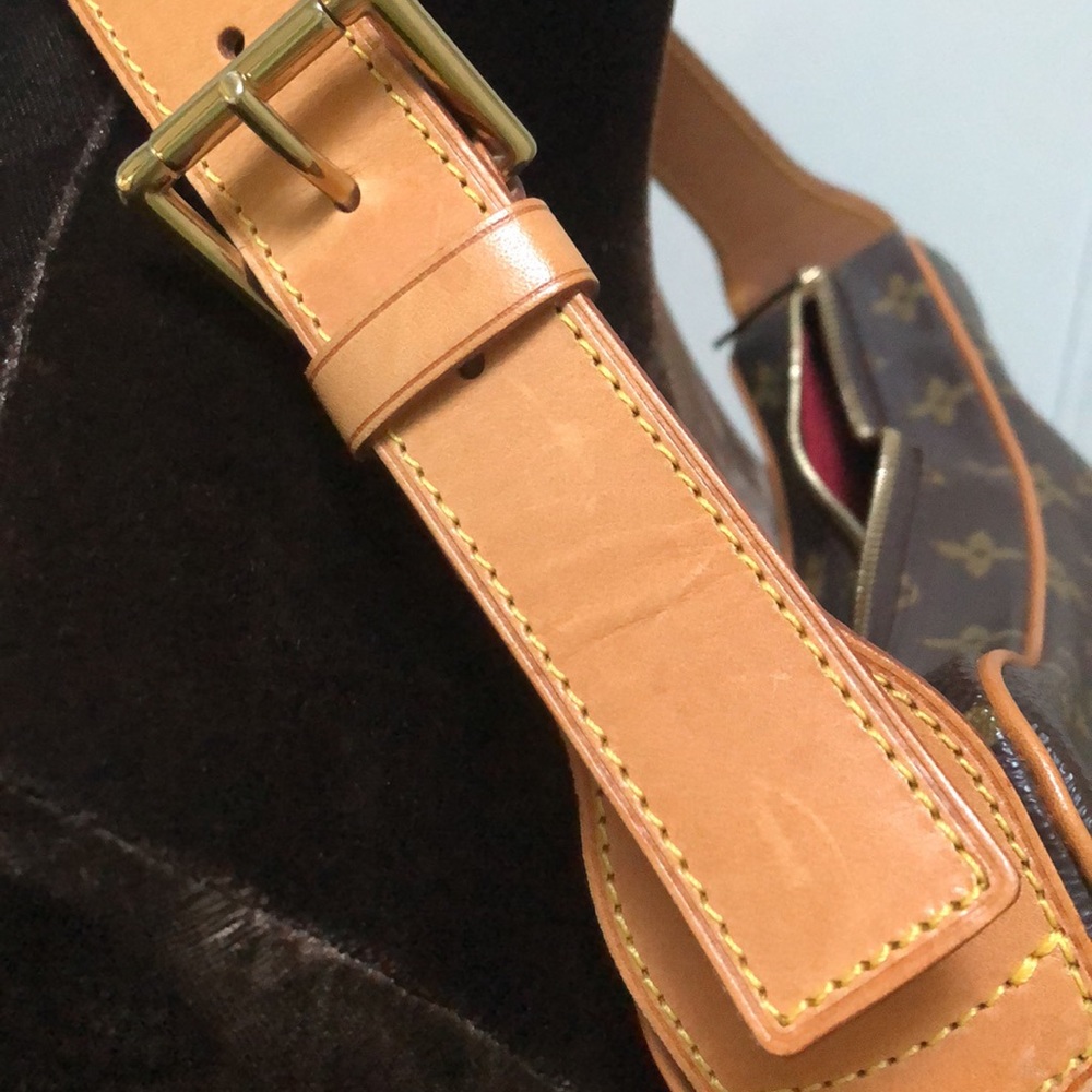 Louis Vuitton Crescent Bag - Picture 3 of 12